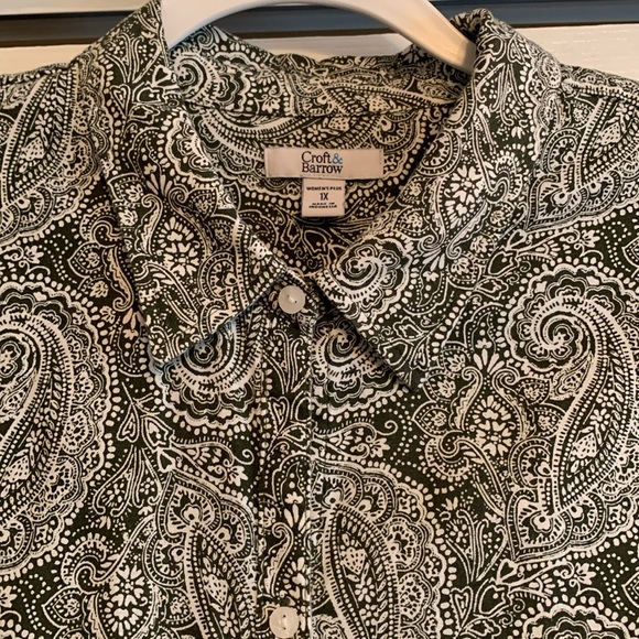 Croft & Barrow, Button Down Blouse with Convertible Sleeves, size 1X, EUC - Picture 3 of 9